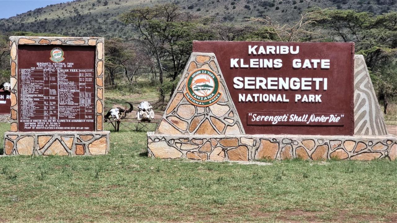 Africa Safari Maasai Boma Villa Serengeti Exteriör bild