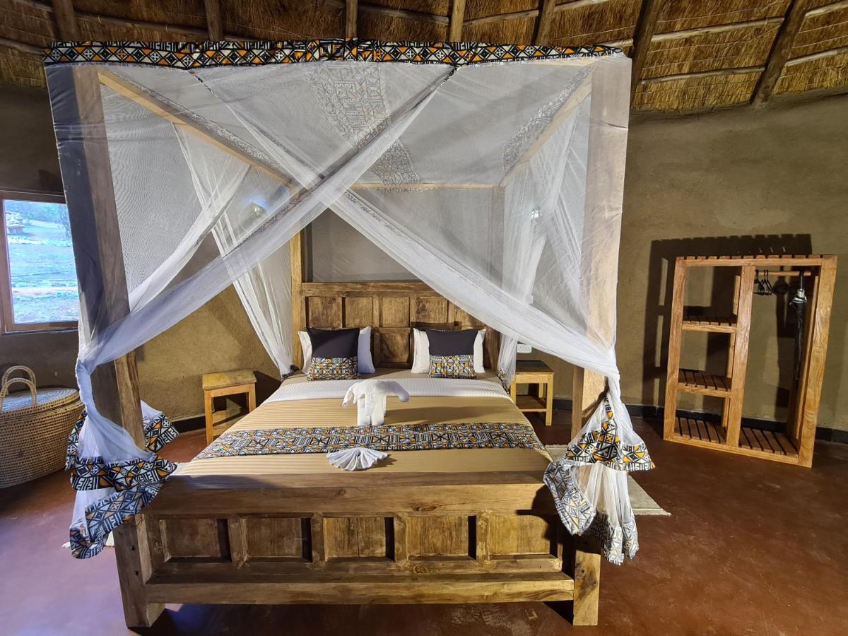 Africa Safari Maasai Boma Villa Serengeti Exteriör bild