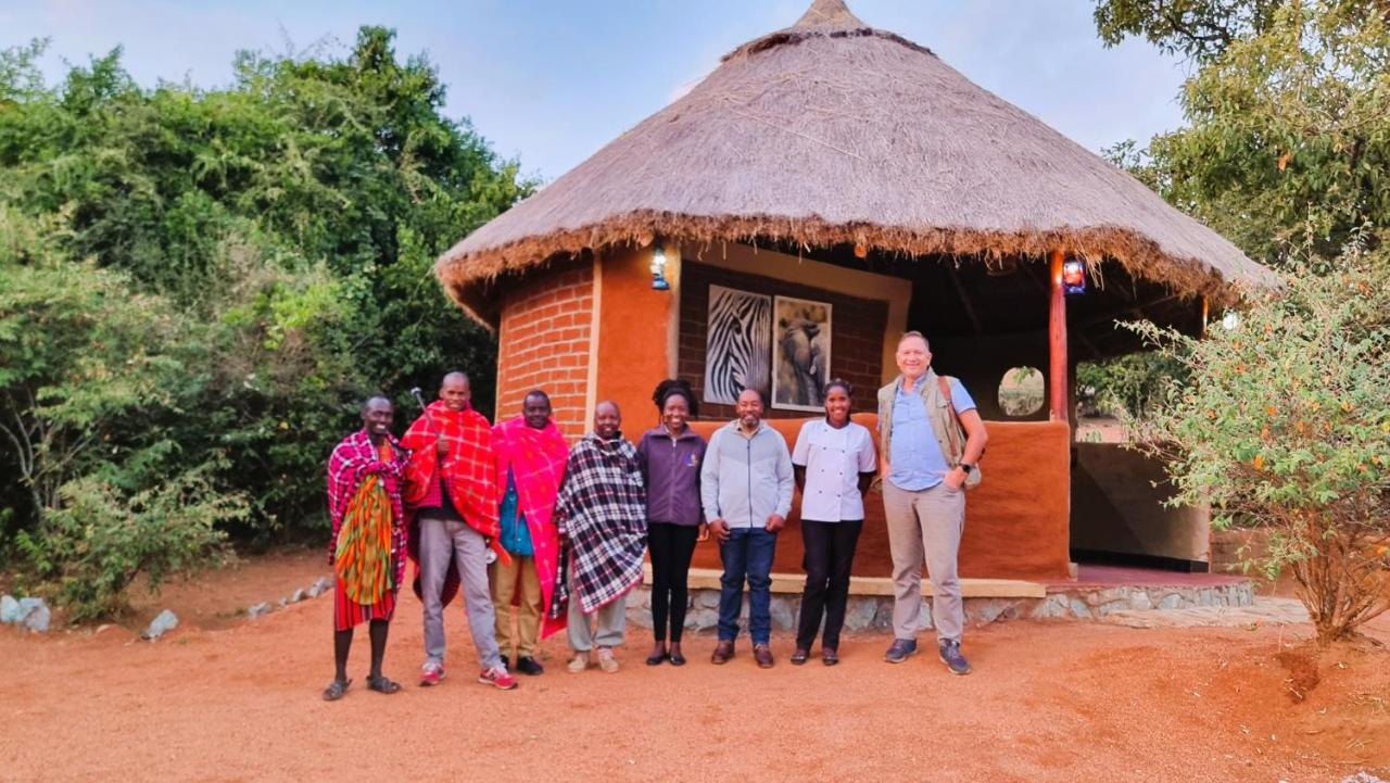 Africa Safari Maasai Boma Villa Serengeti Exteriör bild