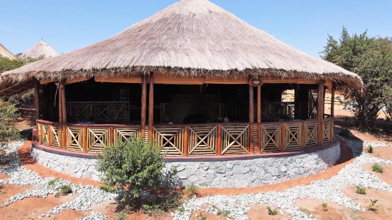 Africa Safari Maasai Boma Villa Serengeti Exteriör bild